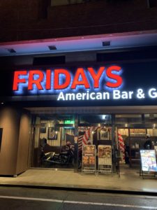 【五反田】TGIフライデーズ／西五反田の目黒川沿い、意外と地味に佇むアメリカンダイナー。サイズ感を楽しむなら。