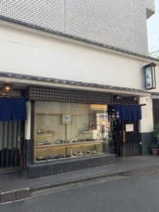 【五反田】丸福／不動前駅から商店街を抜けた角地。老舗風の立派な佇まいで客を惹きつける蕎麦屋。
